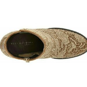 Very Volatile Shoes - Very Volatile Lacey ankle boots 7.5 tan round toe Very Volatile Shoes - Very Volatile Lacey ankle boots 7.5 tan round toe